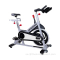 inomhus gym sportkondition utrustning snurrande cykel